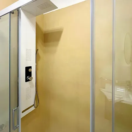 With Hydromassage Shower And Elevator * Perugia