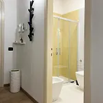 Apartment With Hydromassage Shower And Elevator