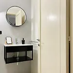 Apartment With Hydromassage Shower And Elevator